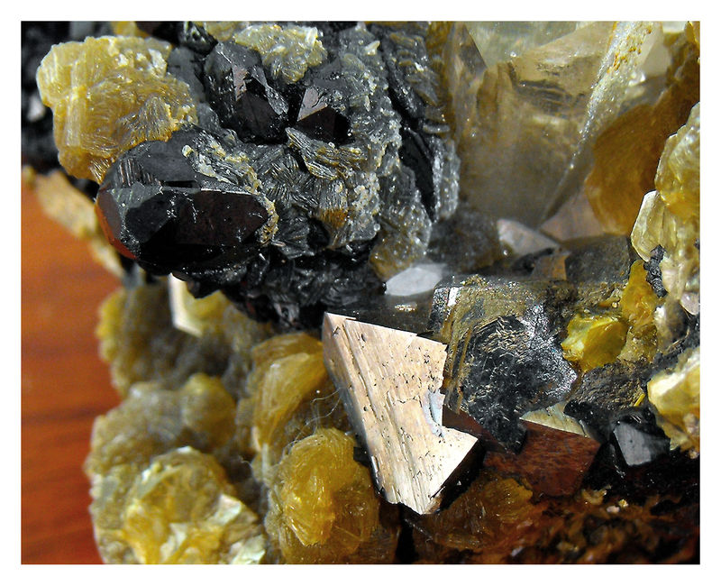 Cassiterite, Arsenopyrite, Muscovite withe Quartz - CLOSEUP 3.jpg
