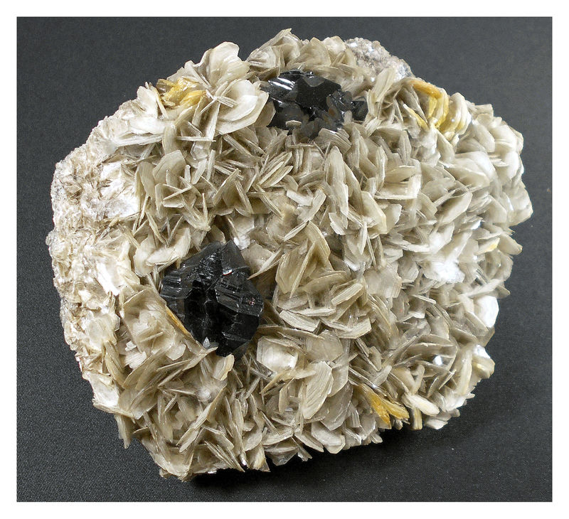 CASSITERITE TWIN 1.jpg