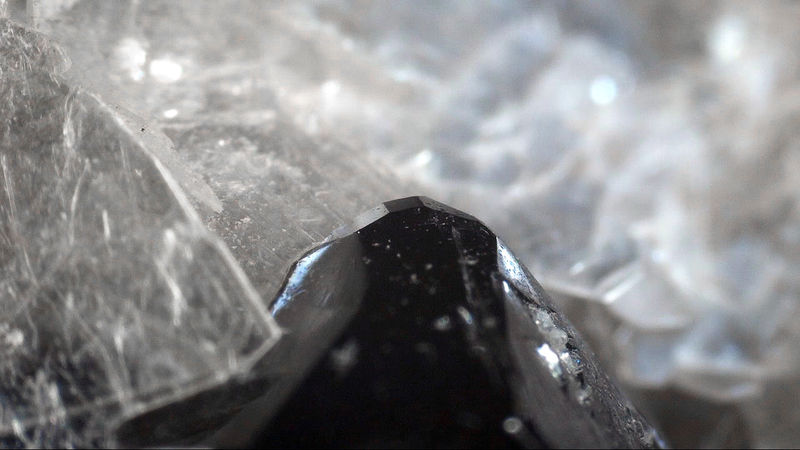 CASSITERITE WITH MUSCOVITE - UNDER THE SCOPE 3.jpg