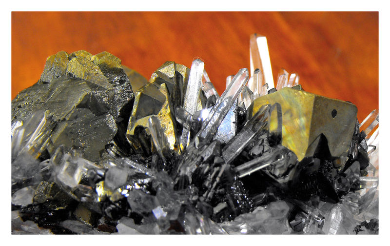 Chalcopyrite with Sphalerite and Quartz - Closeup 1.jpg