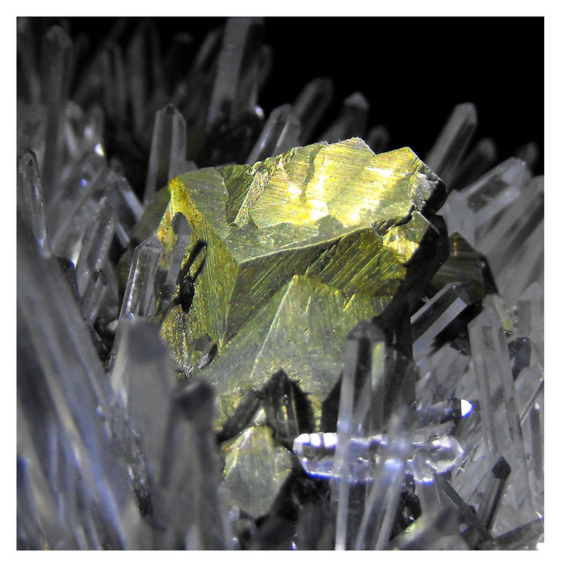 Chalcopyrite with Sphalerite and Quartz - Closeup 2.jpg