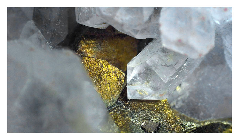 CHINESE CHALCOPYRITE WITH QUARTZ - UNDER THE SCOPE 1.jpg