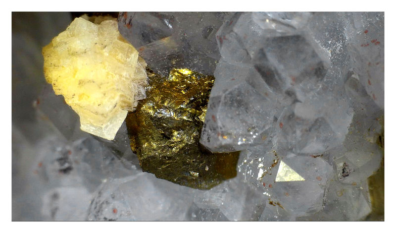 CHINESE CHALCOPYRITE WITH QUARTZ - UNDER THE SCOPE 3.jpg