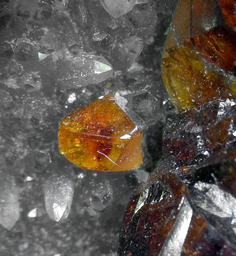 CHINESE SPHALERITE - UNDER THE MICROSCOPE 2.jpg