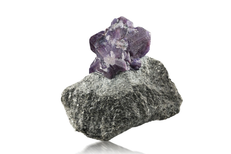 Chrysoberyl (variety alexandrite)-MIM_Museum(2222-3).jpg