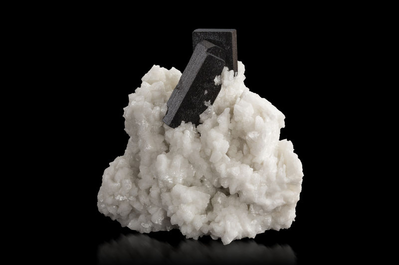 Columbite-(Fe)-MIM_Museum(2260).jpg
