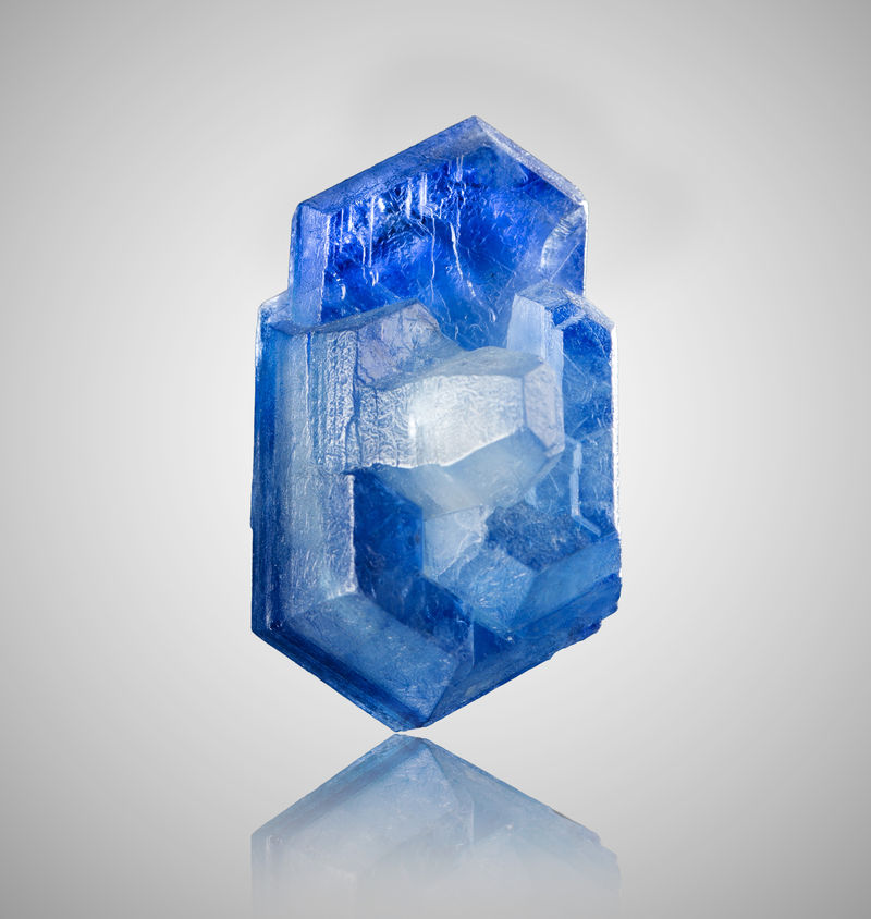 Corundum (sapphire_variety)-MIM_Museum(1736).jpg