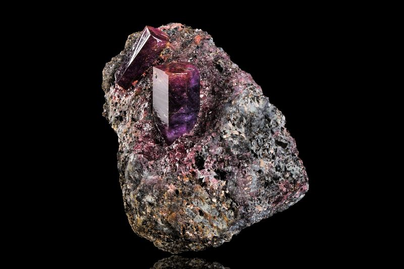 Corundum(variety sapphire)-MIM_Museum(1587).jpg