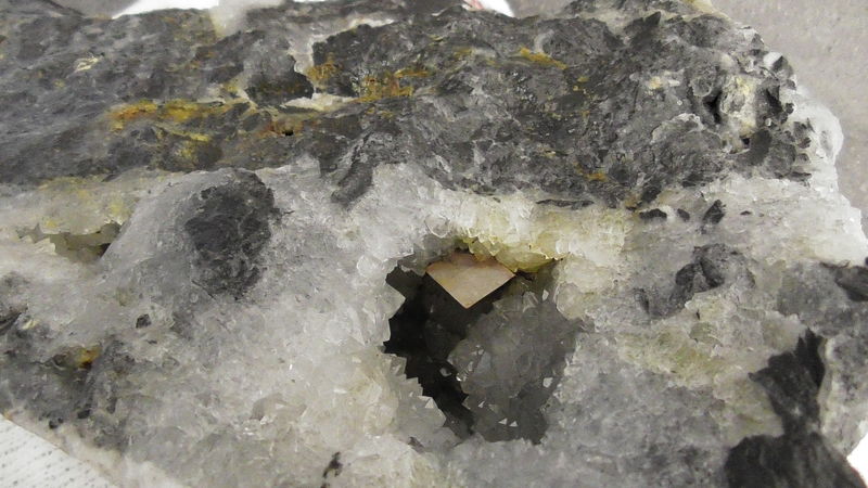 Cube mineral 1.JPG