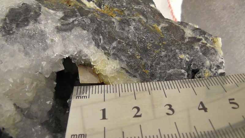 Cube mineral 2.JPG