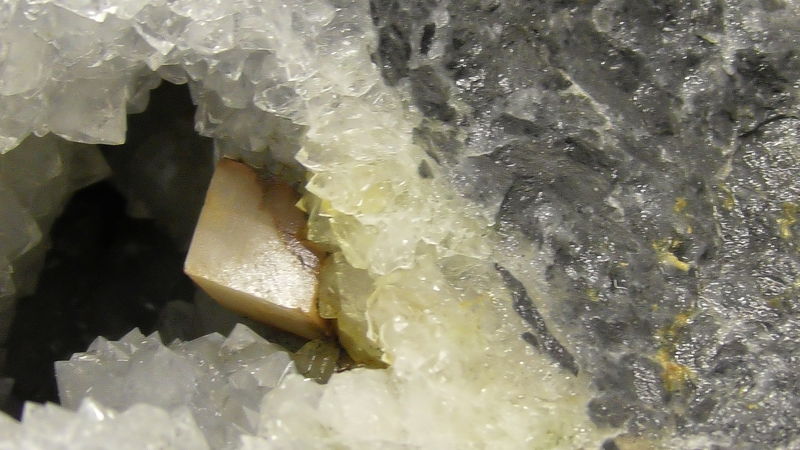 Cube mineral 4.JPG