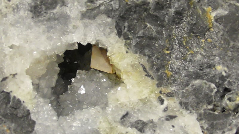 Cube mineral 5.JPG