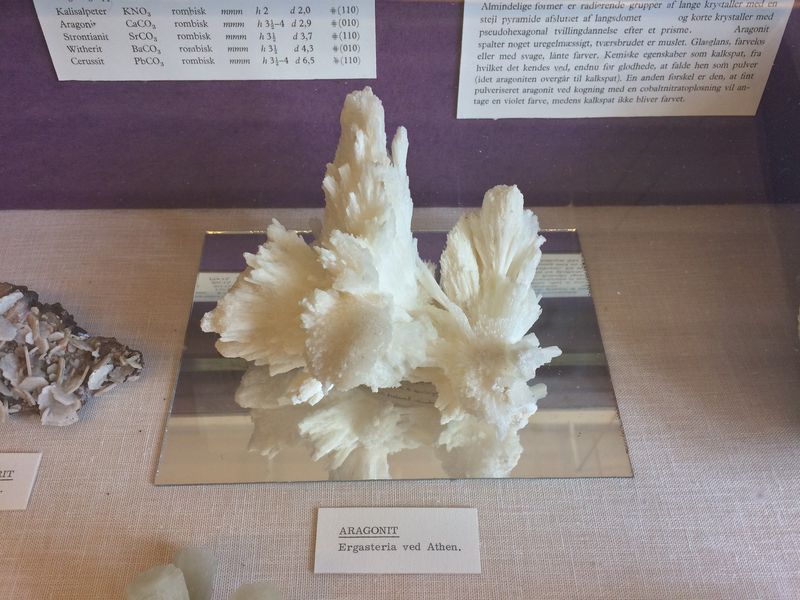 DGM, Aragonite, Ergasteria, Greece by Athens.JPG