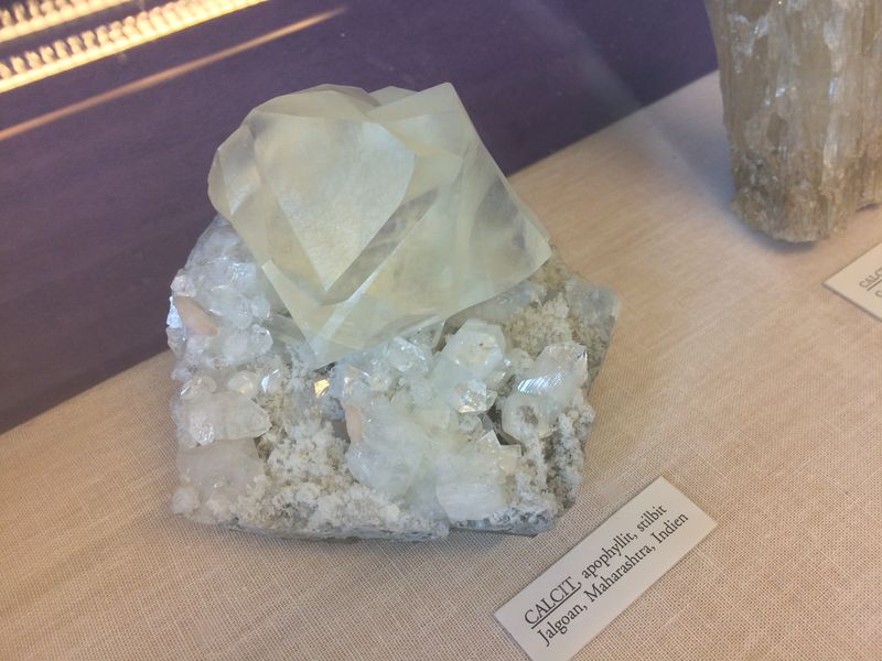 DGM, Calcite, Apophyllite, Stilbite, Jalgoan, Maharashtra, India 1b.JPG