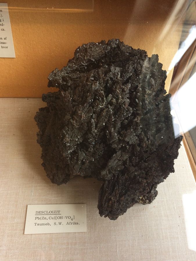 DGM, Descloizite, Tsumeb, Namibia 1a.JPG