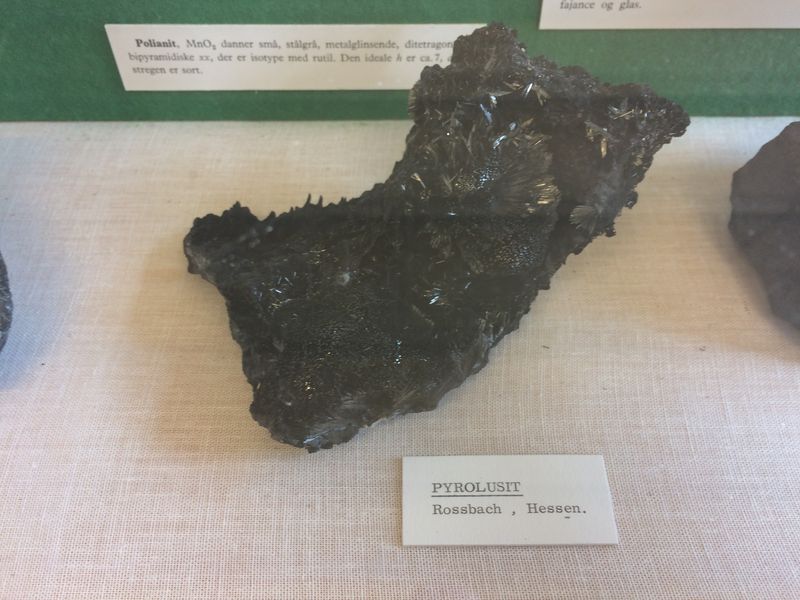 DGM, Pyrolusite, Ober-Rosbach (Oberrosbach), Friedberg, Taunus, Hesse, Germany.JPG