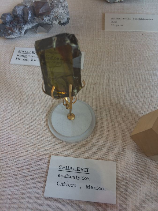 DGM, Sphalerite, Chivera, MX.JPG