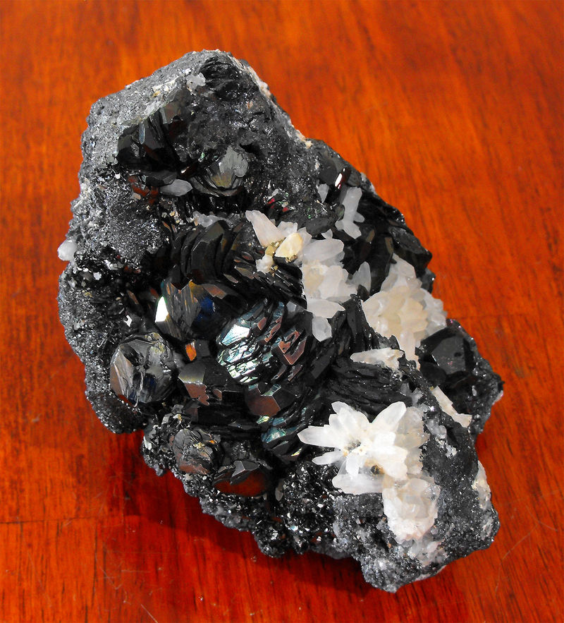 Elba Hematite with Quartz 1.jpg
