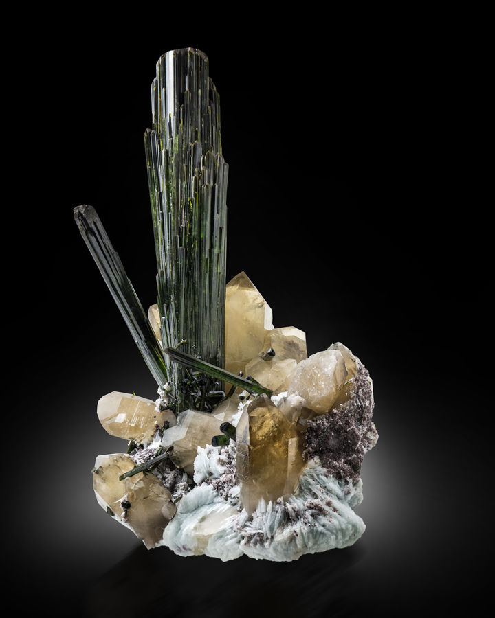 Elbaite (variety verdelite)-MIM_Museum(2268-1).jpg