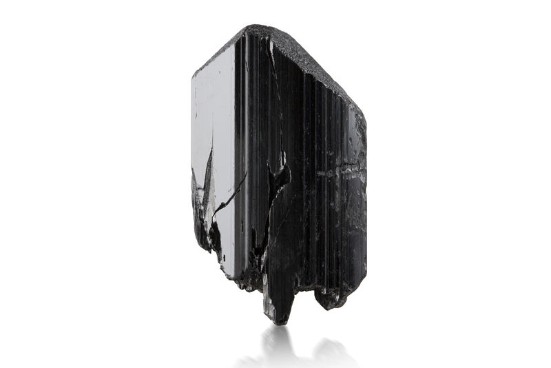 Ferro-pargasite-MIM_Museum(2234).jpg