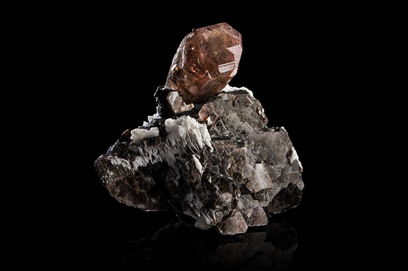 Fluorapatite-MIM_Museum(1566-1).jpg