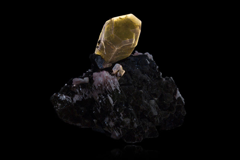 Fluorapatite-MIM_Museum(1566-2).jpg