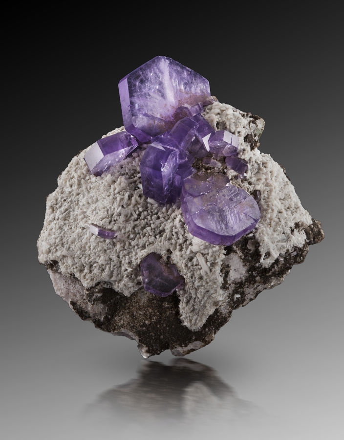 Fluorapatite-MIM_Museum(2076).jpg
