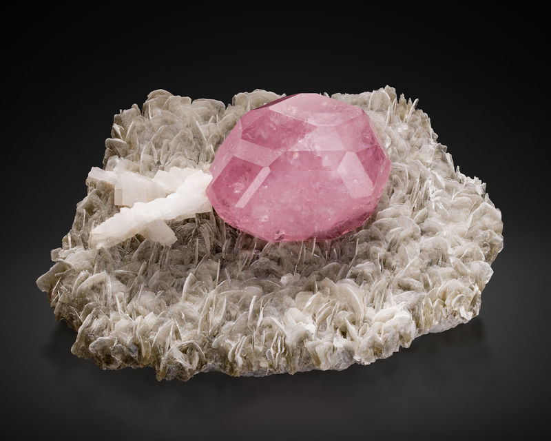 Fluorapatite-MIM_Museum(2221).jpg