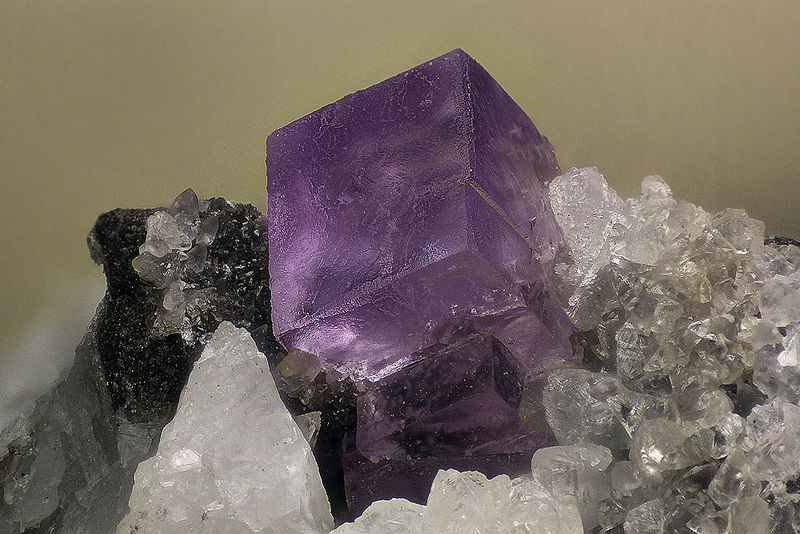 Fluorit Hüttgraben, Tannnberg, Rosenau, OÖ BB 8 mm 195 stacks fc.jpg