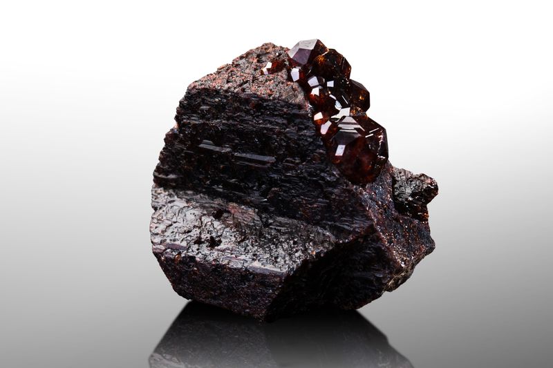 Genthelvite - MIM Museum.jpg
