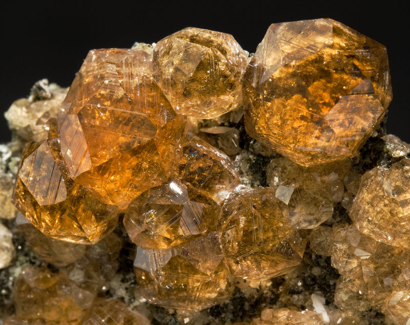 Grossular variety hessonite - Jeffrey Mine_Asbestos_Les Sources RCM_Estrie_Québec_Canada - detail.jpg