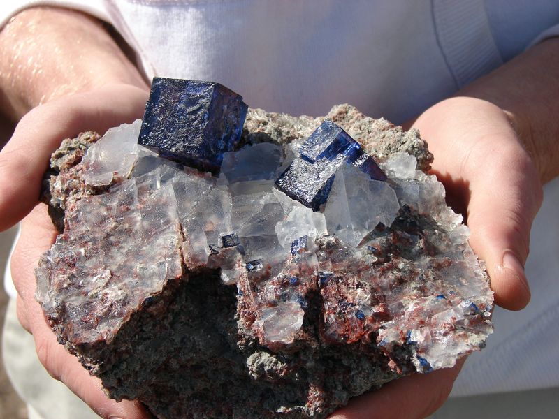 Halite on sylvite and sylvinite.JPG