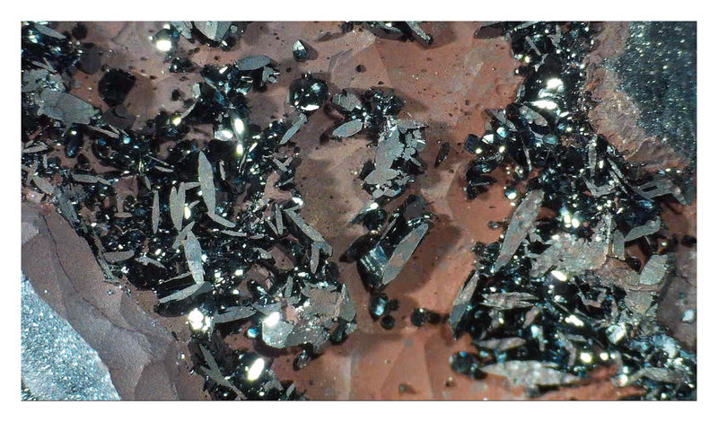Hematite Grown between Kidney Layers 1.JPG