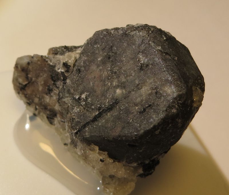 Kola-Eudyalite1.jpg