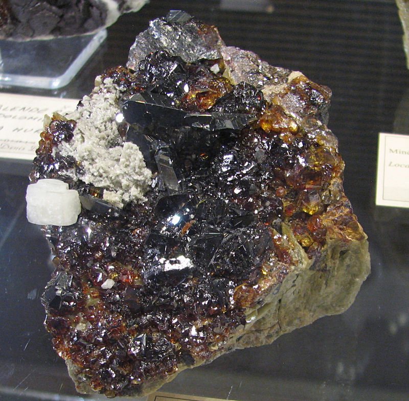 lm_bournonite_sphalerite_dolomite_la_mure.jpg