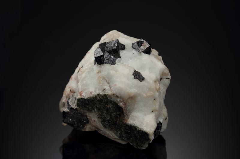 Loparite-(Ce)-MIM_Museum(1928).jpg