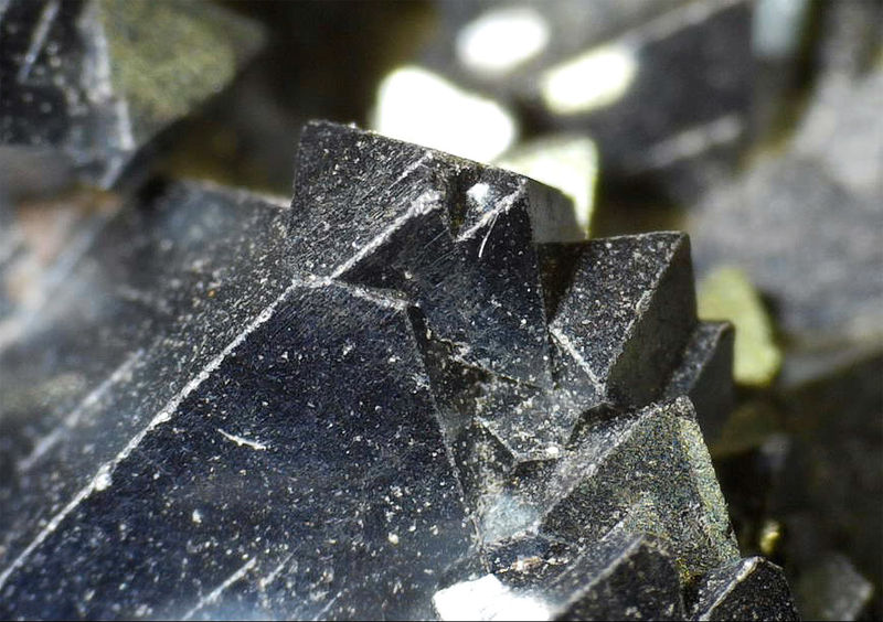 Magnetite pyramid 4.jpg