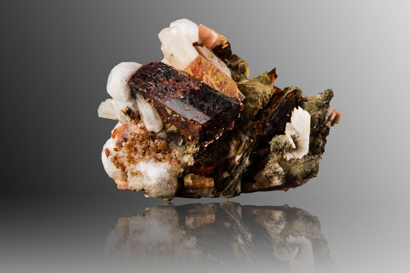 Manganoneptunite-MIM_Museum(1561).jpg
