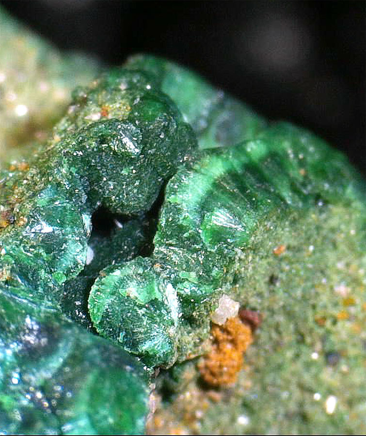 MASHAMBA WEST MALACHITE UNDER THE SCOPE 4.jpg
