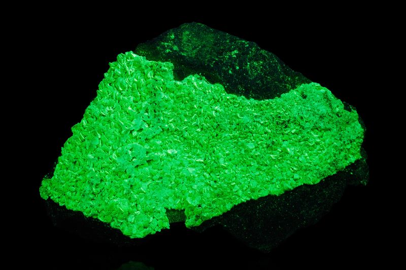 Meta-autunite-MIM_Museum(1379-1).jpg