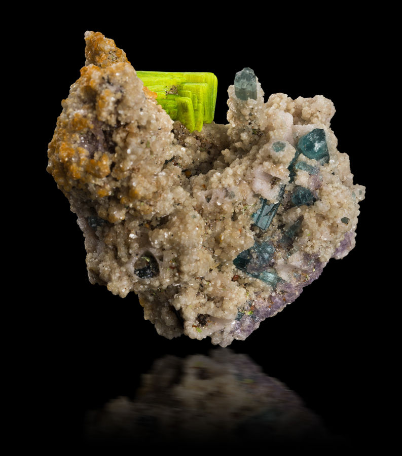 Meta-autunite-MIM_Museum(2070).jpg