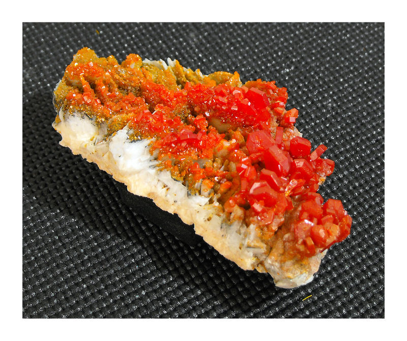 Mibladen Vanadinite 3.jpg