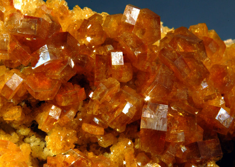 Mimetite-Vanadinite series.jpg