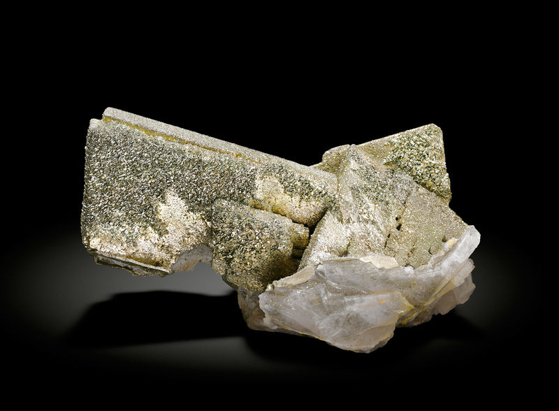 Mineralientage Munich 2021 - Pyrite coating Baryte from Bou-Nahas_Morocco (2).jpg