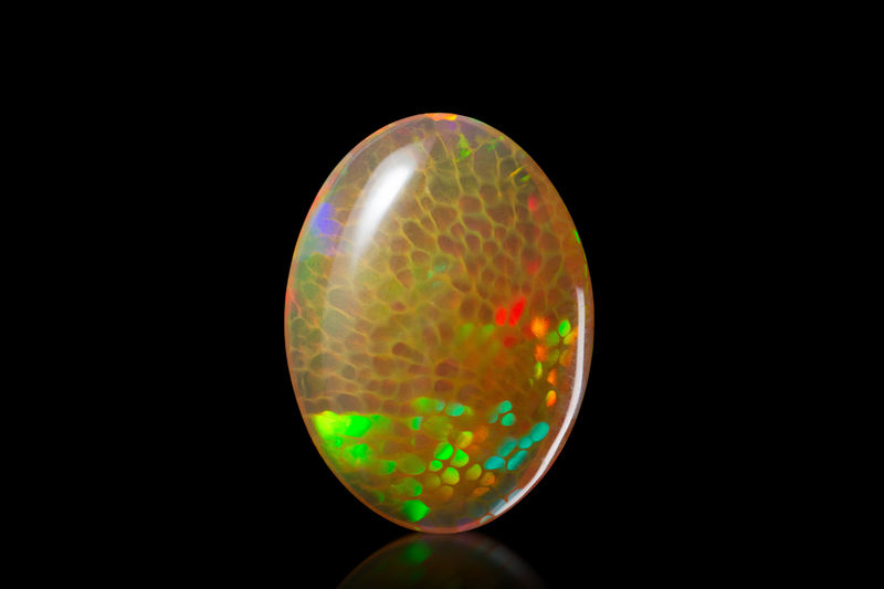 Opal(white opal variety)-MIM_Museum(1828).jpg