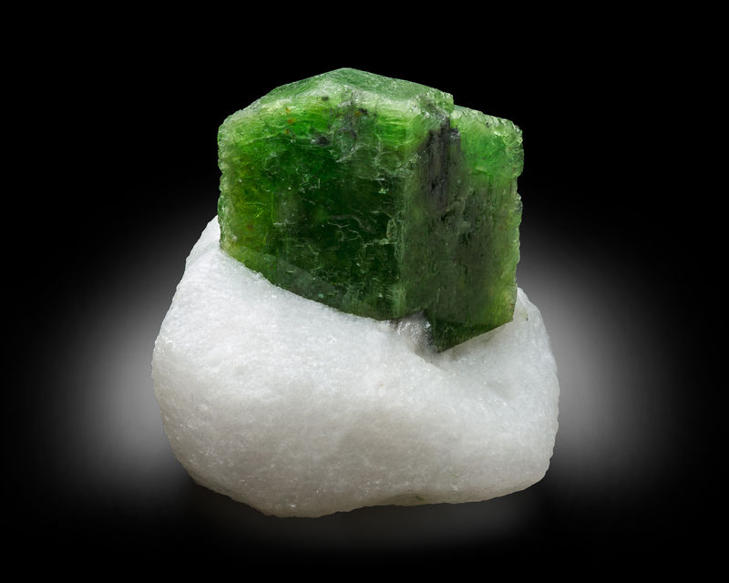Pargasite-MIM_Museum(1865).jpg
