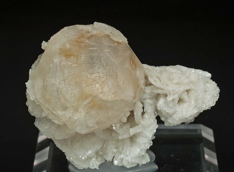 Pollucite with Albite - Kunar Province_Afghanistan.jpg