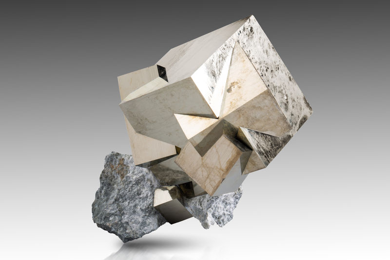 Pyrite-MIM_Museum(1850).jpg