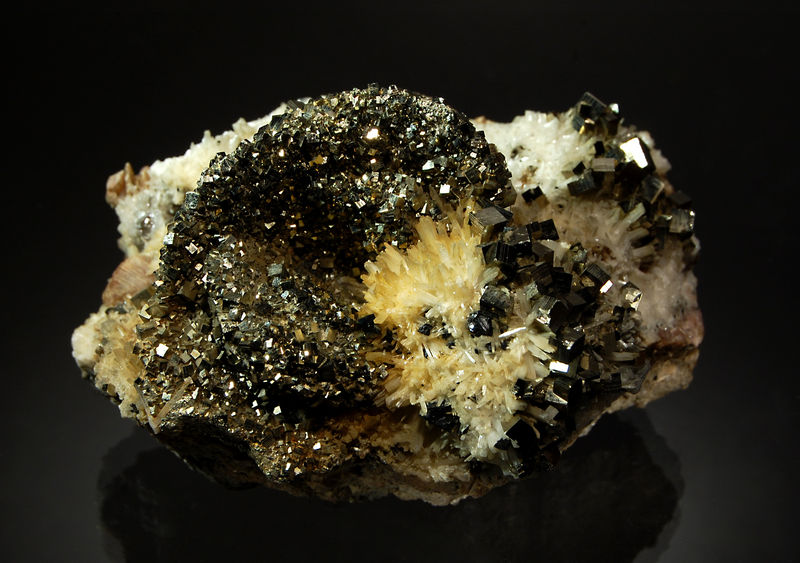 Pyrite with bertrandite.JPG