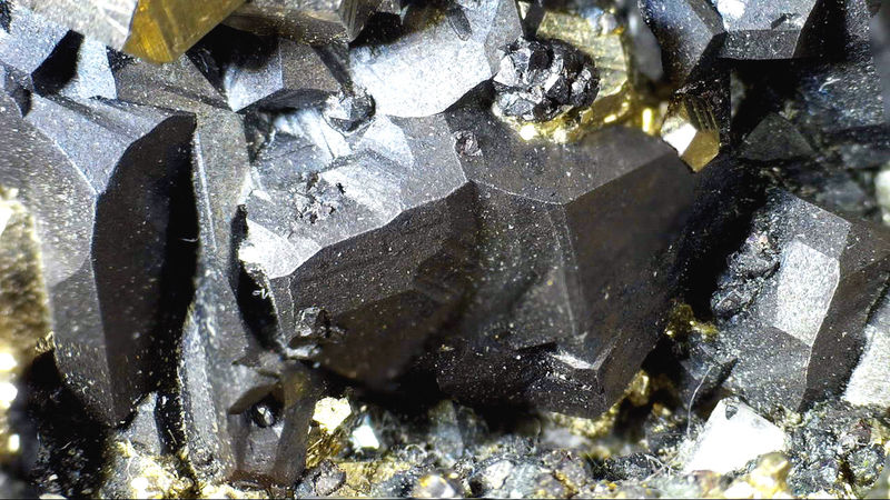 Pyrite with Tetrahedrite - Under the Microscope 1.jpg